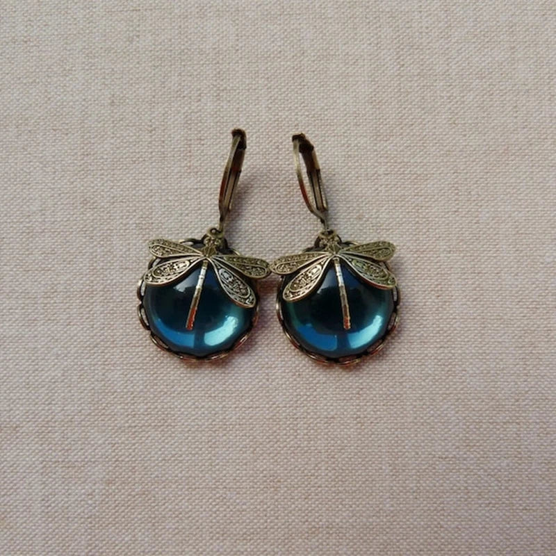 Antique – aretes delicados en tono plateado
