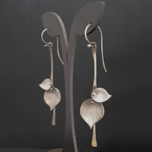 Brisa – aretes delicados en tono plateado